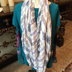 ANN TAYLOR Loft Circle Scarf